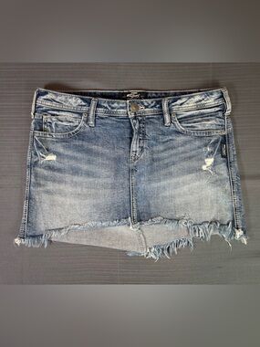 Silver Jeans Francy Mini Skirt Women’s 6 Distressed Denim Raw Hem Blue